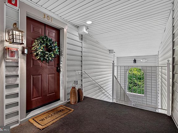 3rd image of 10349 Sager Ave #301