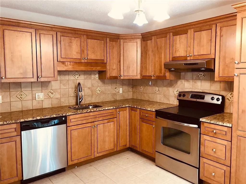 2 bed, 2.0 bath, 1265 sqft, $4,500 — Photo 3