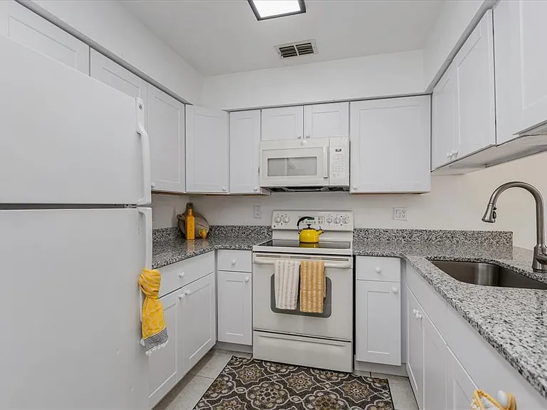 2134 NE 45th Ave — Photo 13