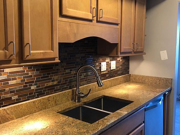 2nd image of 2208 Country Club Dr APT 3