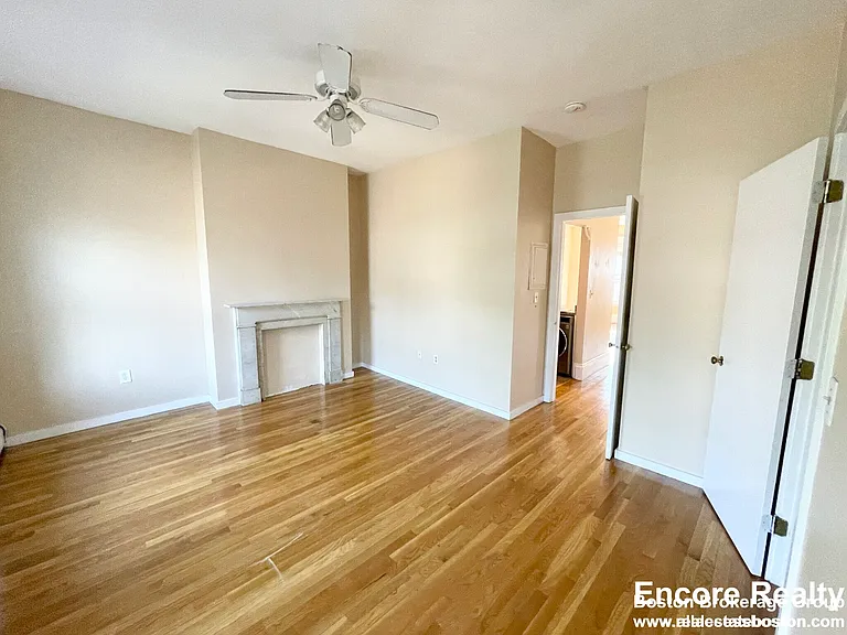671 Massachusetts Ave #4 — Photo 4