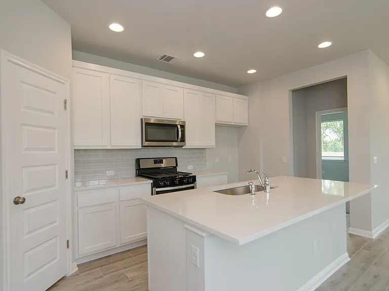 905 Olive Creek Dr — Photo 7