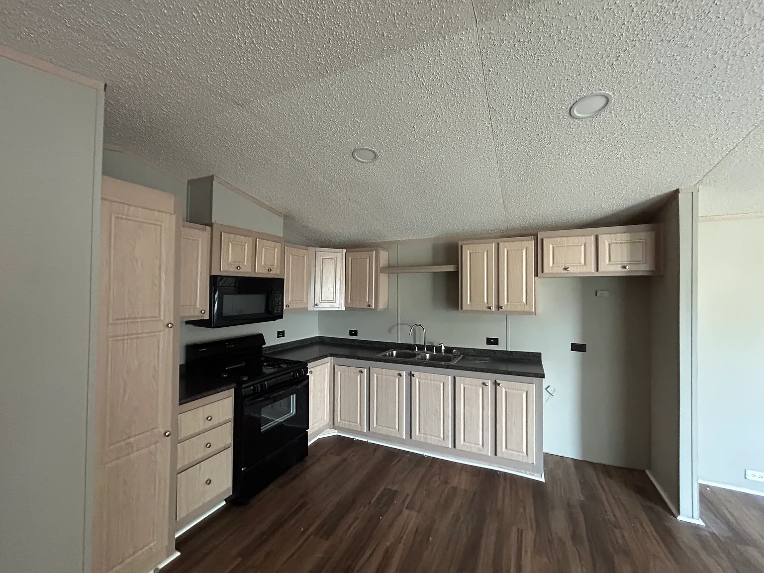 3 bed, 960 sqft, $875 — Photo 3
