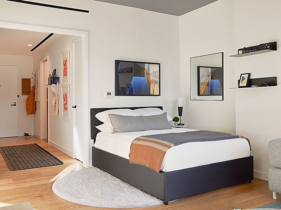 1st image of 547 W 47th St Room 620