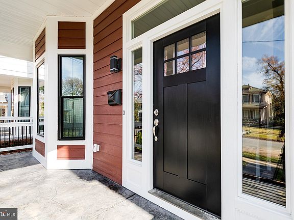 3rd image of 3013 Garland Ave