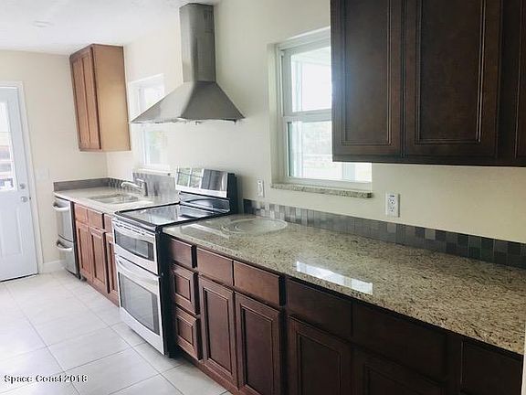 5th image of 3215 Dalhi St