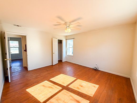 4th image of 2616 38th St