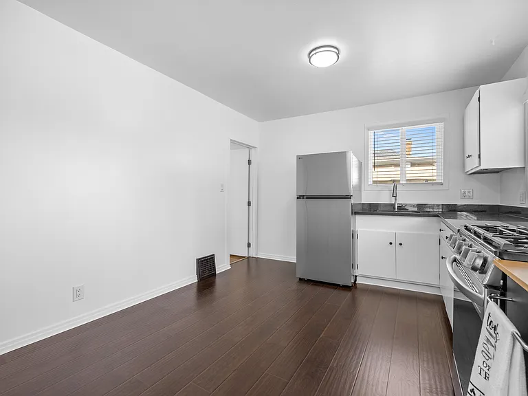920 Chula Vista Ave #B — Photo 3