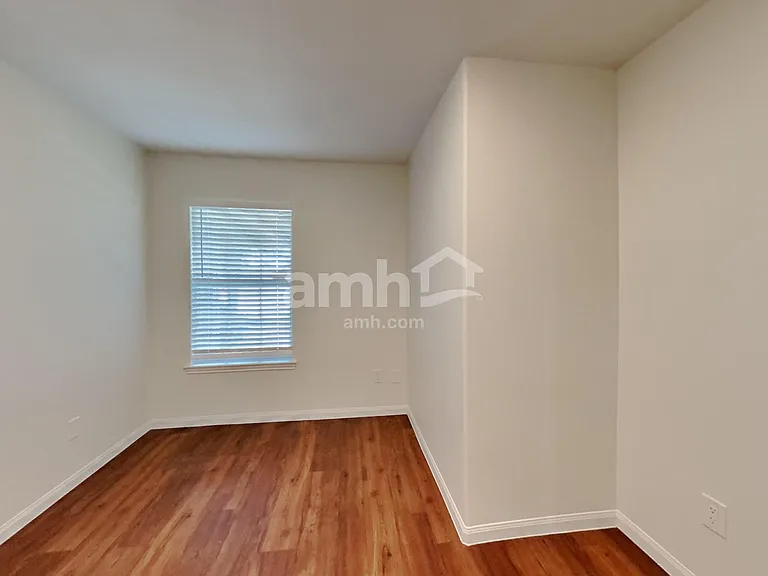 3906 Hawthorn Glen Ct — Photo 13
