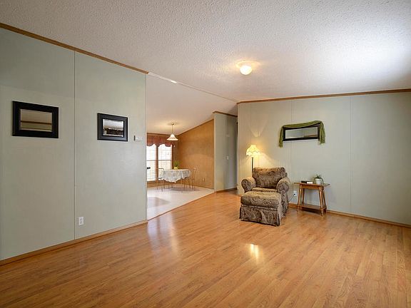 5th image of 38 Claudia Dr