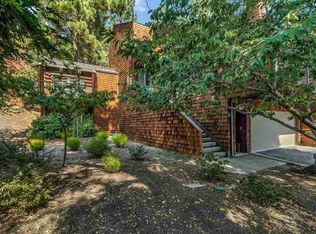 140 Ravenhill Rd, Orinda, CA 94563