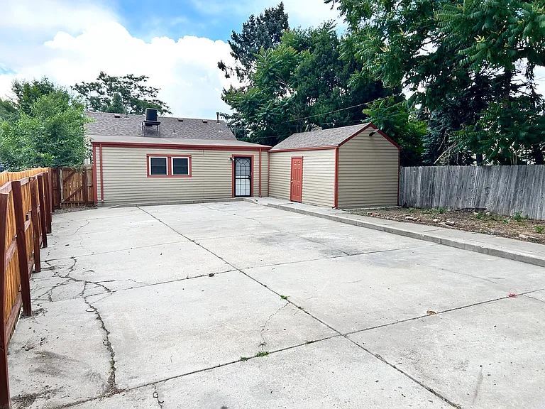 1461 Eaton St — Photo 6
