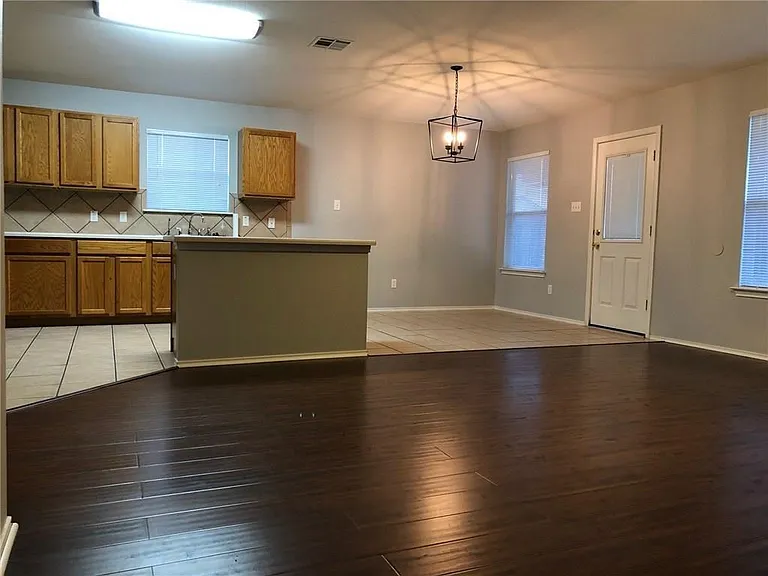 144 Star Of Texas Dr — Photo 2