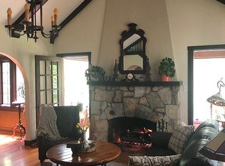 925 Shabbona Dr, Fontana, WI 53125