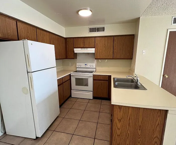 1723 E Glenn St #D — Photo 6
