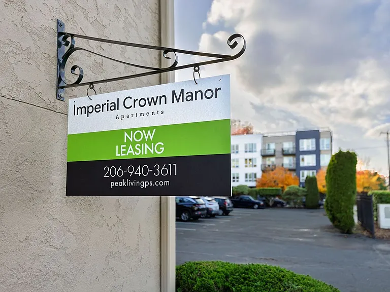 Imperial Crown Manor — Photo 11