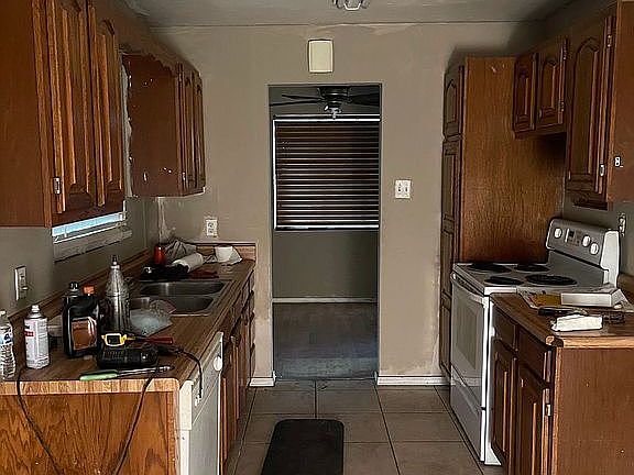 4th image of 1265 E Elton Ave