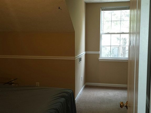 3rd image of 1519 Middleborough Ct