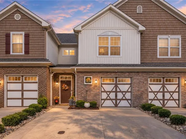 404 Tanners Green Ct, Chesapeake, VA 23320