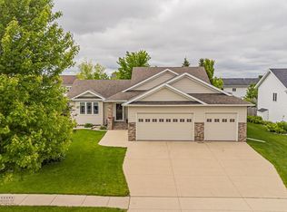 4226 34th Ave S, Fargo, ND 58104