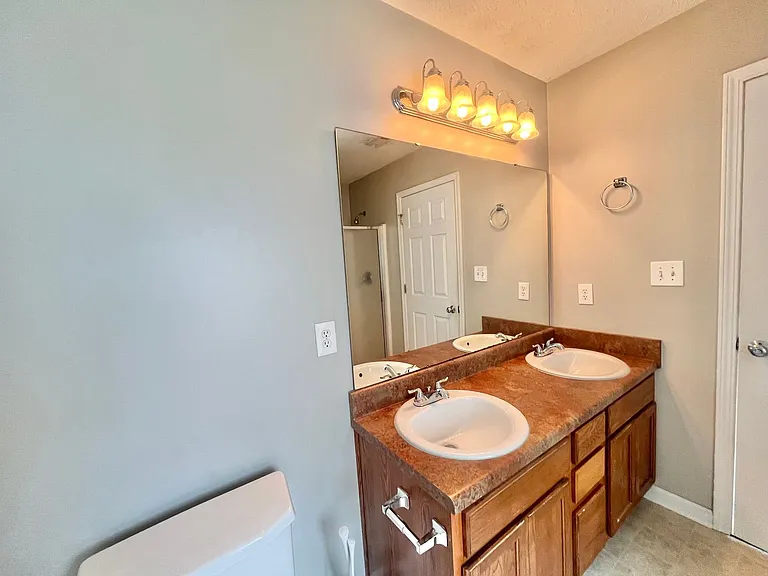 2019 Spring Creek Dr — Photo 12