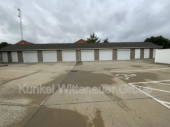 2nd image of 704 Fountain View Dr APT A