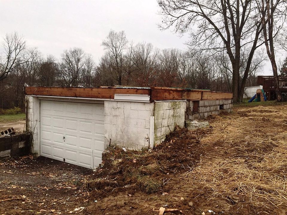 2nd image of 109 Sanders Dr