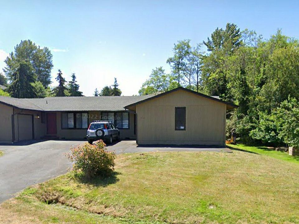 1st image of 916 Pierce Ln NE