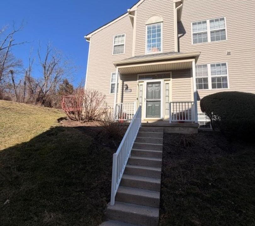 1st image of 723 Thornhill Dr