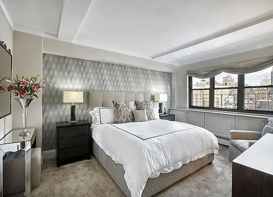 Sold by Warburg | media 12