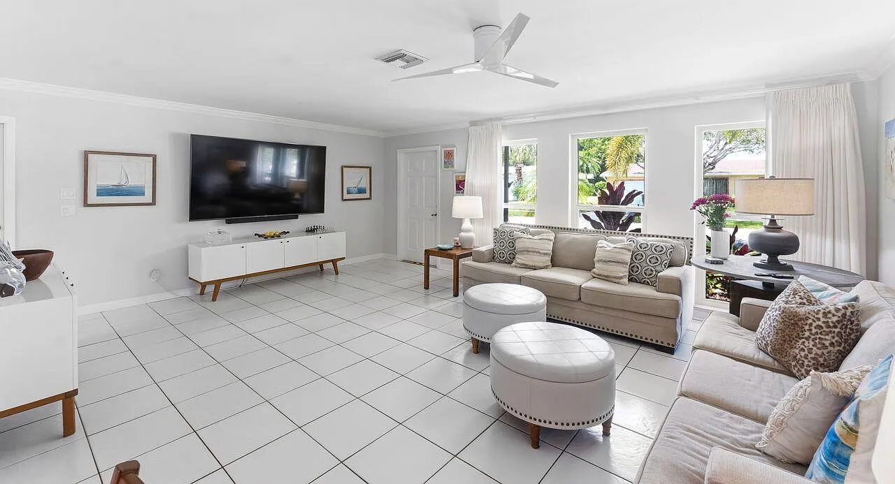 2 bed, 2.0 bath, 1344 sqft, $5,500 — Photo 4