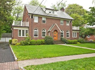 36 Holly Dr, New Rochelle, NY 10801