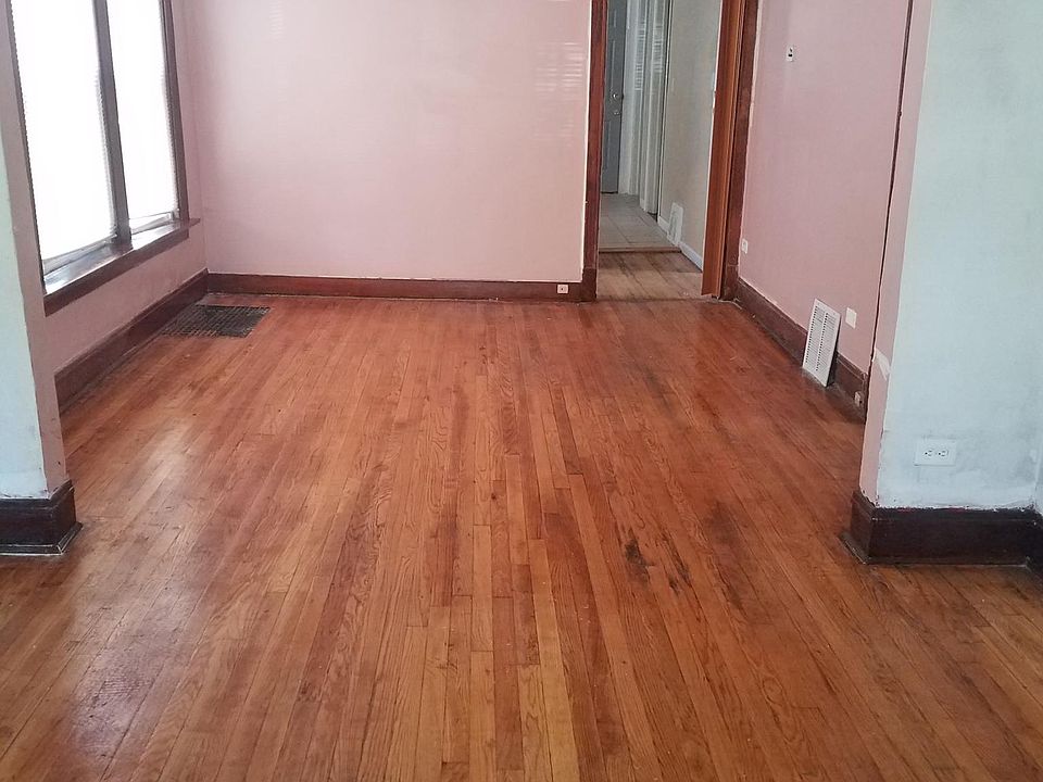 1st image of 10518 S La Salle St #House