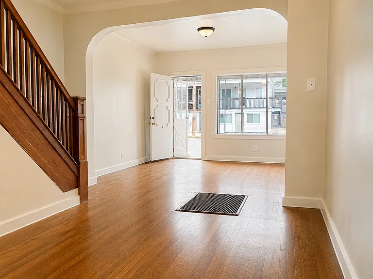 1108 W Walnut St — Photo 9