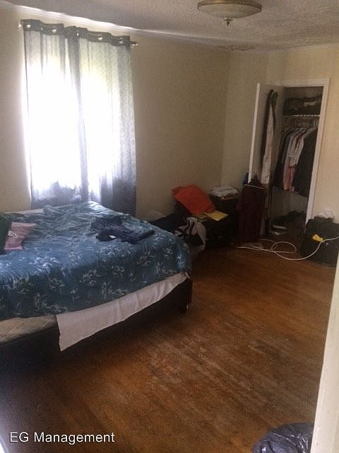 1st image of 5706 Woodcrest Ave #1