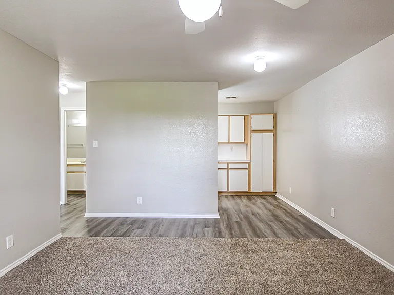 Oak Terrace Apartments — Photo 23