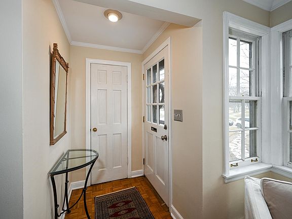 5th image of 298 Chesterfield Ave