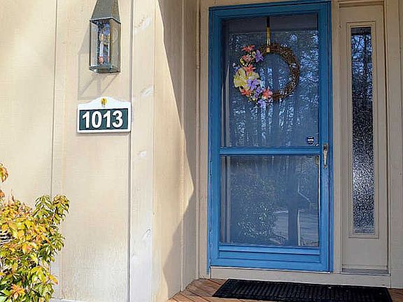 3rd image of 1013 Crestwoods Dr