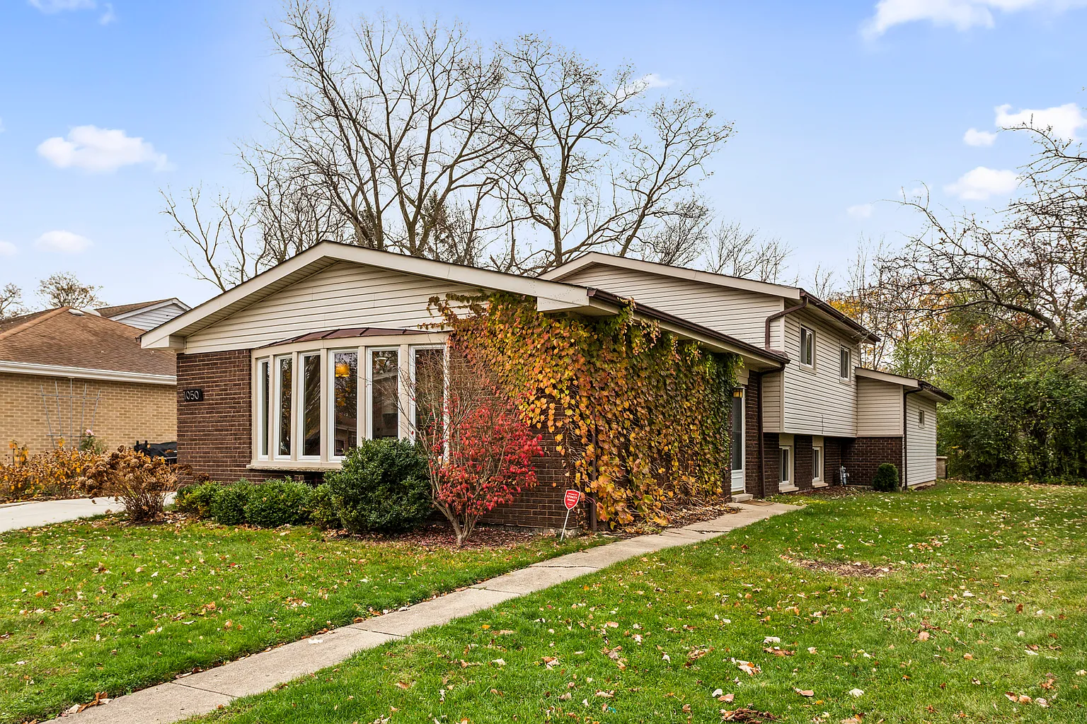 1050 Devonshire Ct photo 1