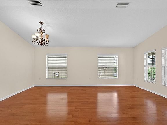 5th image of 431 Westchester Hills Ln