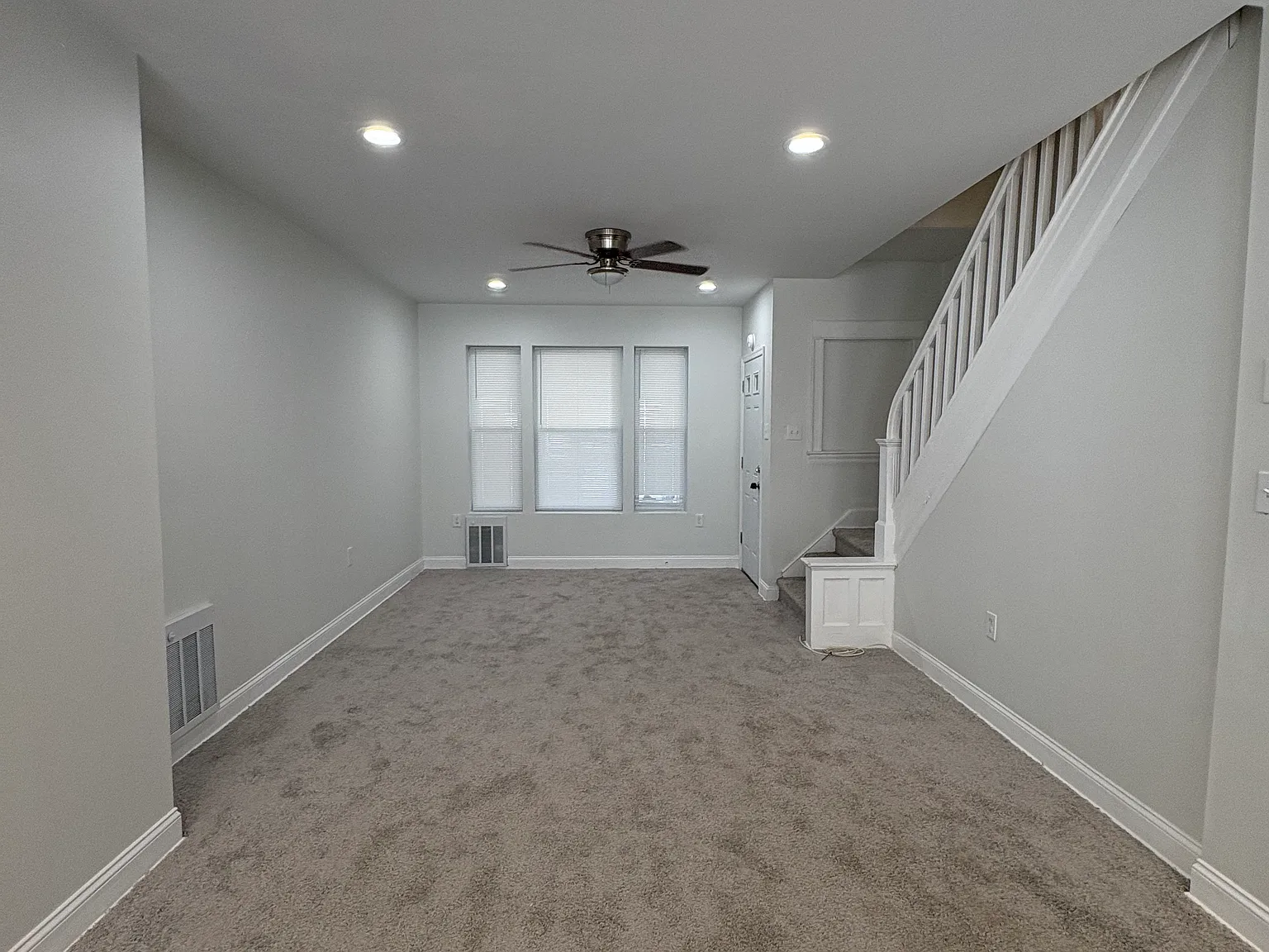 3 bed, 1120 sqft, $1,850 — Photo 3