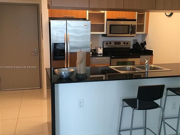 3rd image of 1750 N Bayshore Dr APT 2504