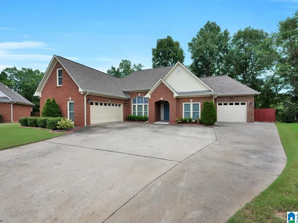 923 Woodcrest Ln, Gardendale, AL 35071
