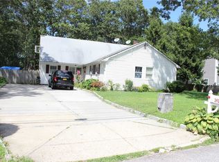 141 Cherokee St, Ronkonkoma, NY 11779
