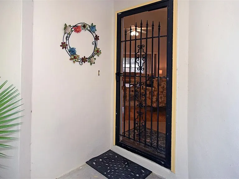 231 Southampton Ln #277 — Photo 3