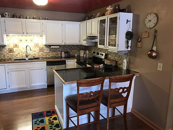 2nd image of 3313 Rosewood Dr