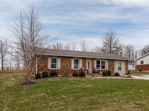 3rd image of 302 E Oak Dr