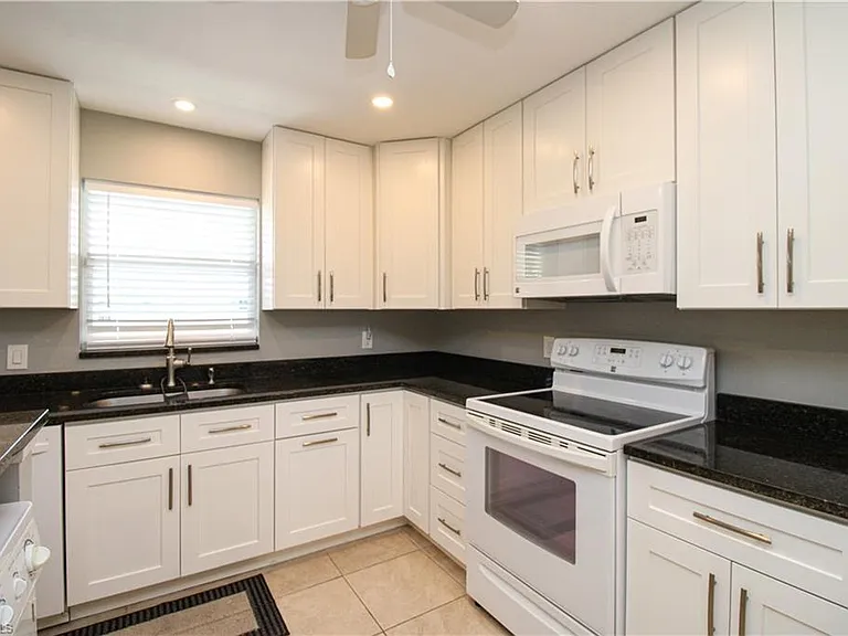 600 Valley Stream Dr #F9 — Photo 17
