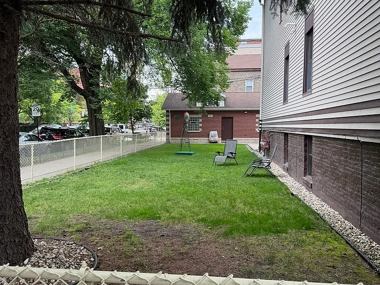 1354 W George St #1 — Photo 16