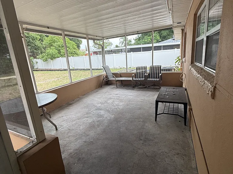3009 W Beach St — Photo 4